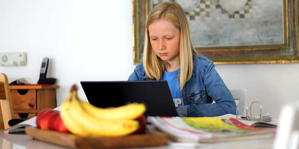 girl studying homeschooling