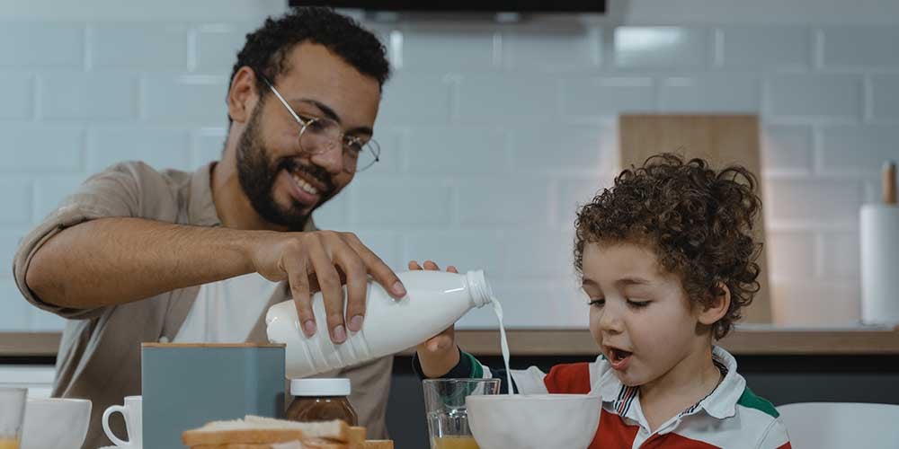 kid-eating-breakfast