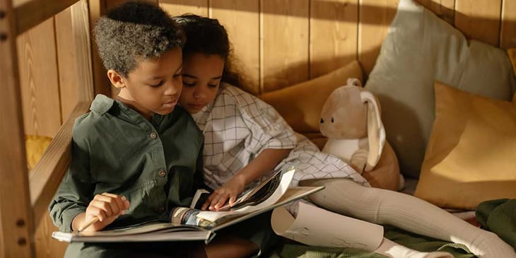 kids-reading-at-home