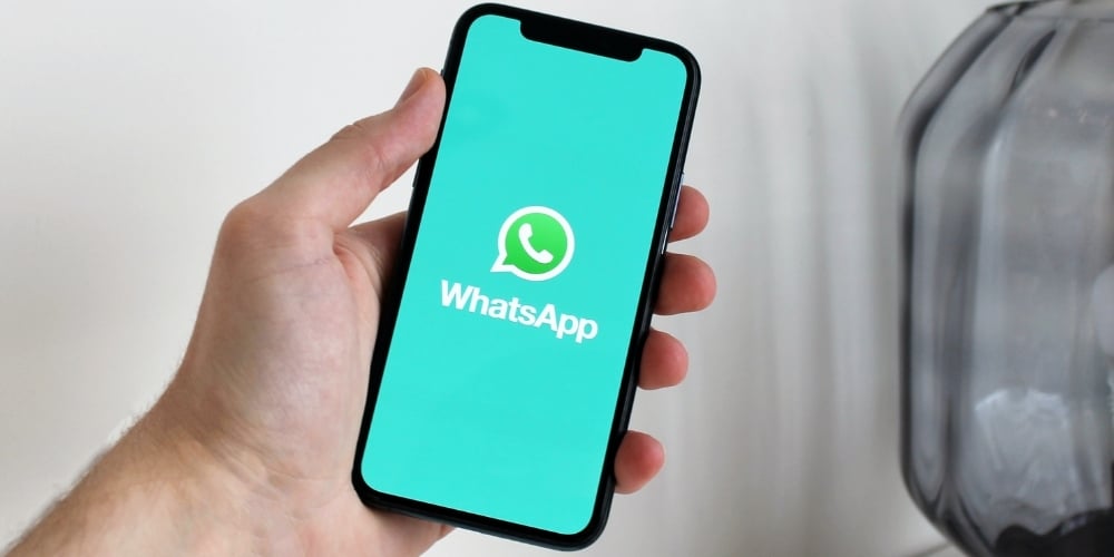 Teléfono móvil con Whatsapp