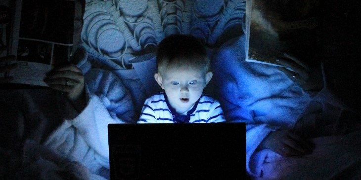 Enfant-ordinateur-nuit-1