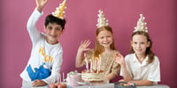 Kindergeburtstag feiern Spiele Kuchen Essen Deko