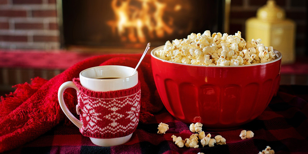 christmas-cozy-warm-popcorn-coffee