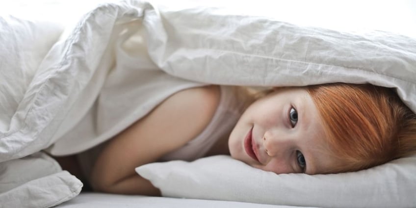 I benefici di andare a letto presto per i bambini