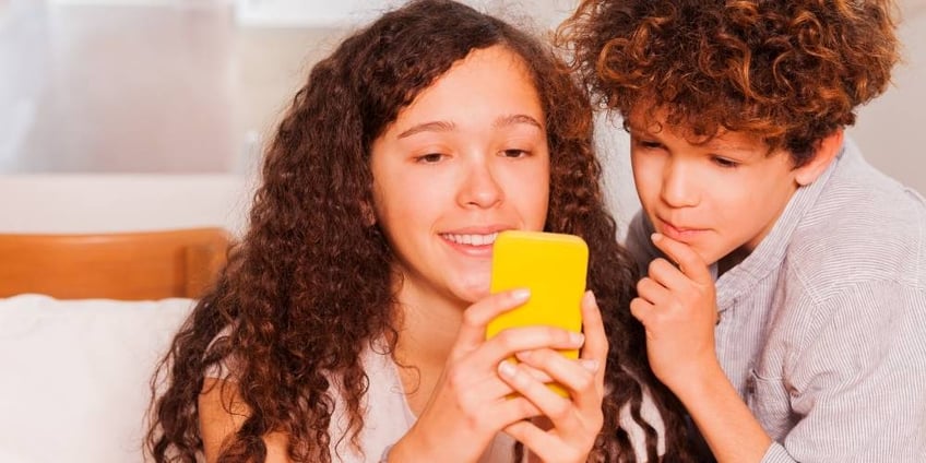 Negative Effects Of Technology On Teenagers (What Experts Say)