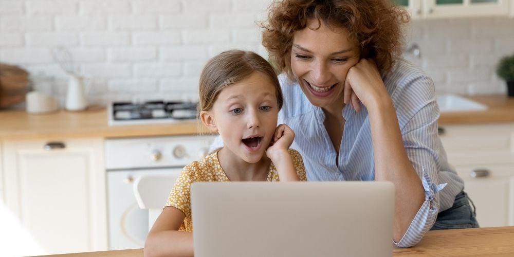 mum and daughter online learning