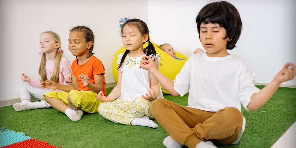 kids meditating 