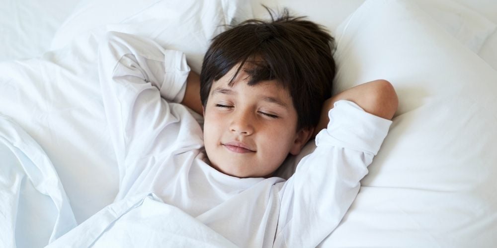 I benefici di andare a letto presto per i bambini