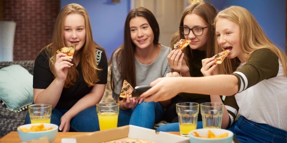 peliculas-de-instituto-amigas-adolescentes-pizza